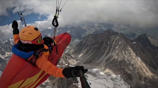 Полёт на параплане с парадрома Чегем к вершине Главная Думала ущелья Безенги.mp4 смотреть онлайн