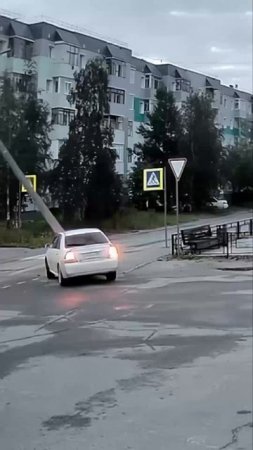 Плохому водителю столбы мешают?