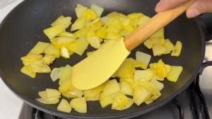 Просто нарежьте 2 картошки и добавьте 2 яйца! Эта картошка вкуснее, чем в ресторане! Быстро. Просто