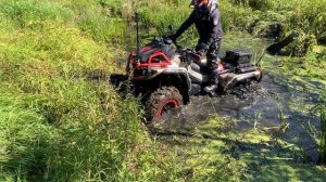 Прыжок в глубокое болото на квадроцикле aodes mud pro 1000!