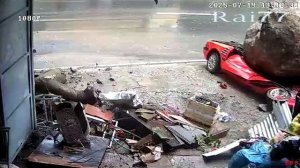 Пёс пережил падение глыбы