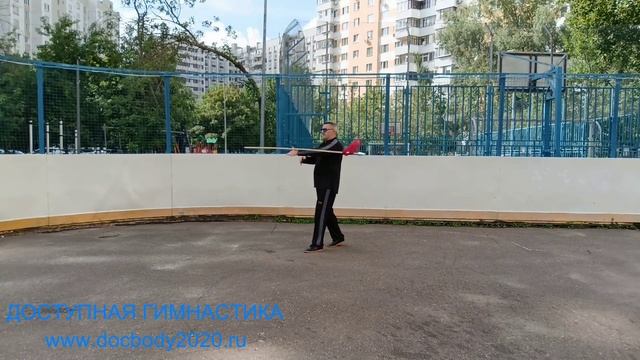 Упражнения с копьём на спортплощадке (10)