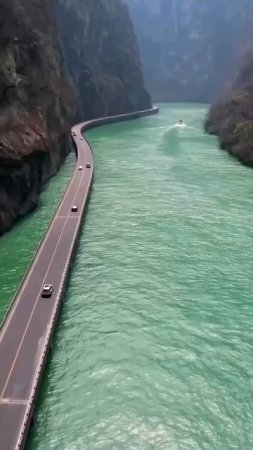 Красивая дорога через каньон Даду, Китай.