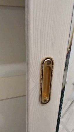 Стильная прихожая в классическом стиле