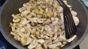 САЛАТ с грибами и ананасами!