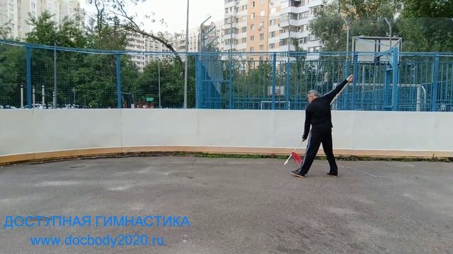 Упражнения с копьём на спортплощадке (13)