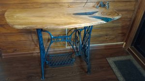 Станины Зингер в качестве подстолья для стола из слэбов