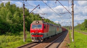 Полная остановка 3ЭС6-1353 с грузовым составом перед запрещающим сигналом