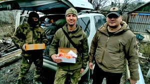 "Волонтёрский марш",  поёт Илья Оленев