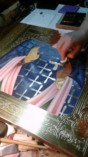 Нанесение сусального золота на одеяние святого Вадима Персидского.икона иконопись золочение пра