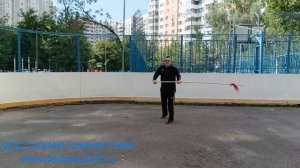 Упражнения с копьём на спортплощадке (3)