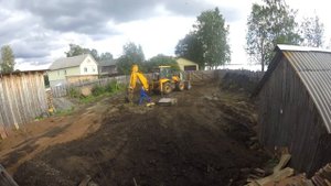 Экскаватор-погрузчик JСB. Подготовка площадки.