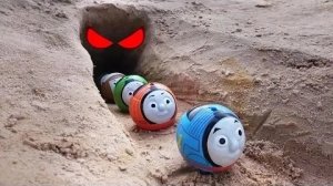 Игрушечные поезда Томаса и его друзей В пещере завелся призрак!