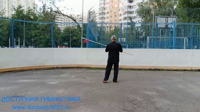 Упражнения с копьём на спортплощадке (12)