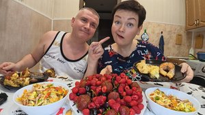 Мукбанг Вован в ШОКЕ, у меня ГРАНДИОЗНЫЕ планы! ФАНТАЗЁРЫ из комментариев) Семейный ужин в России