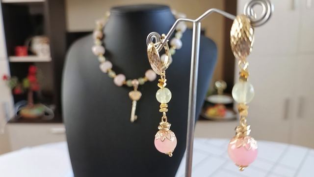 Обзор моих украшений,имеющихся в наличии.
Украшения ищут своих хозяюшек смотреть онлайн