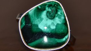 Кольцо с камнем - уральским природным малахитом