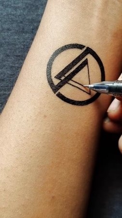 Идея татуировки Linkin Park_ Вдохновлено Честером ......#искусство #тату