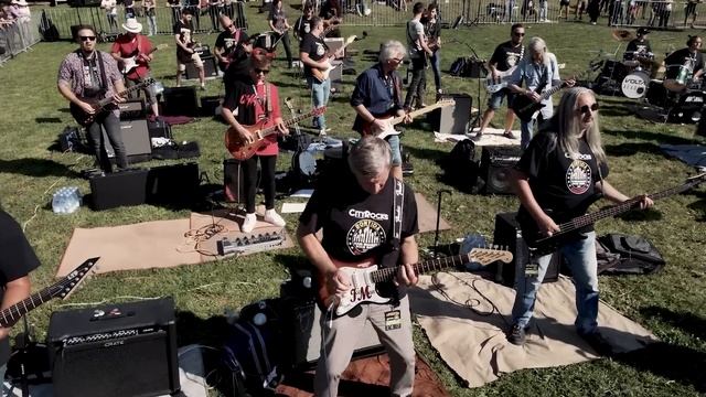 УМЕР ОЗЗИ ОСБОРН смотреть онлайн