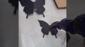 Букет из светящихся ажурных бабочек.