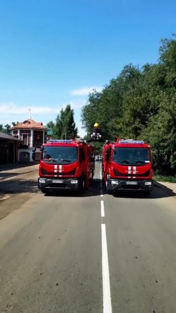 Пожарный из Казахстана повторил легендарный трюк Ван Дамма!