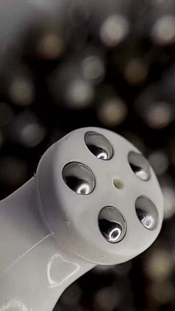 Крем для кожи вокруг глаз с роликовым массажером