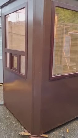 Пост охраны 1,5м, восьмигранная форма, усиленный каркас, усиленная дверь, тонировка окон, жалюзи.