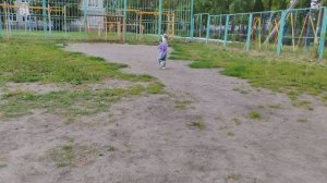 Бегаем по стадиону в деревне, жизнь в деревне