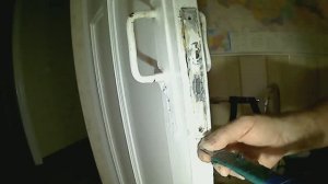 У этой двери  замок есть!