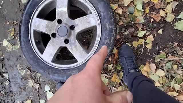 ПРОБИЛ СРАЗУ 2 КОЛЕСА/СКАНДАЛ С СОСЕДЯМИ смотреть онлайн