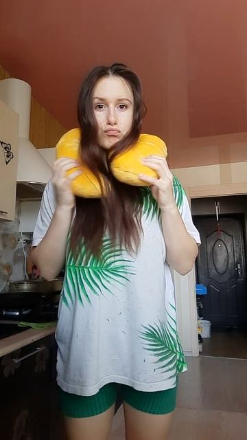 я в шоке сколько наполнителя на неё ушло 🤯 #дорожнаяподушка #своимируками #шитье смотреть онлайн