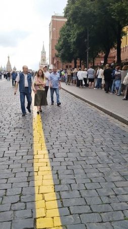 Очередь на Красной площади. Стоим
