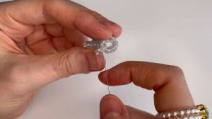 Серьги - гвоздики из бисера 🌺