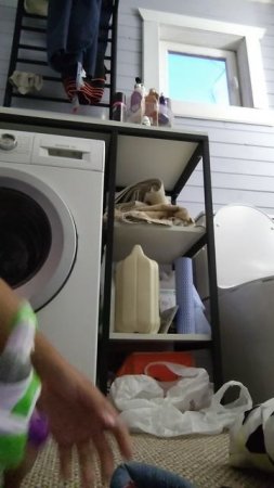 типично Вуди. которая дерётся с мини-базлайтера.