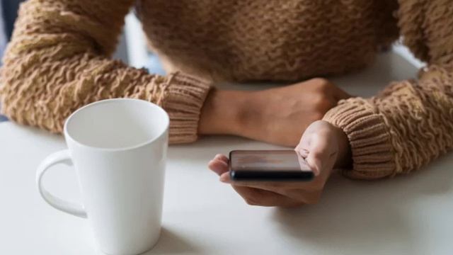 Россиянам с арестованными счетами перестанут оказывать услуги связи. смотреть онлайн