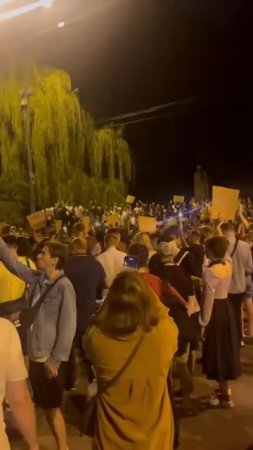 В Киеве идут протесты после подписания Зеленским закона об ограничении полномочий...👇