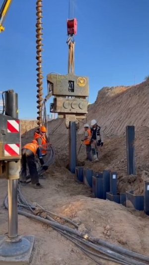Погружение шпунта Ларсена 📞 +7 (985) 185-77-77 Услуги бурения