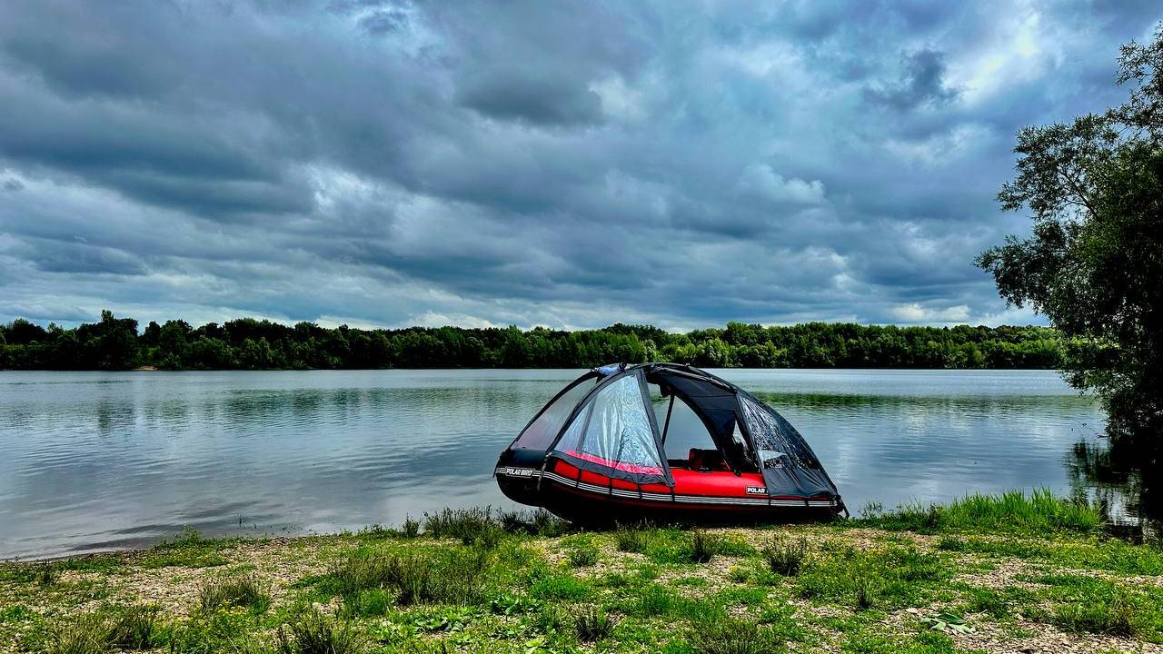 Моя первая ночевка в лодке и сразу ливень! смотреть онлайн