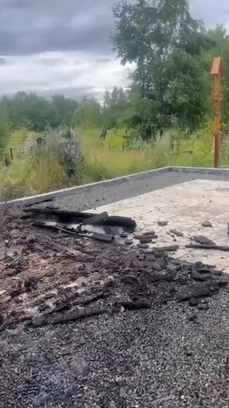 Уничтожили беседку на месте захоронения