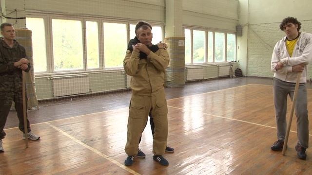 Освобождение от захвата за шею сзади смотреть онлайн