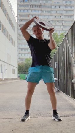 Тренировка с гирей.