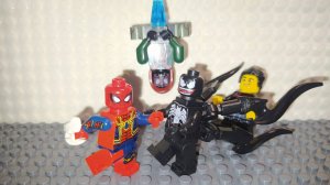 Пауки спасают МаксПа / Лего Веном и Человек Паук