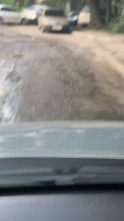Во дворе 27 дома по улице 60 Армии дорога в таком состоянии, что хочется рыдать.