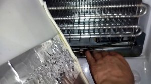 холодильник течет no frost Samsung