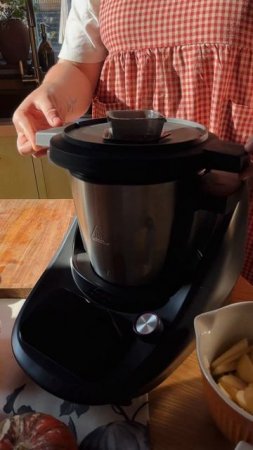 Рецепт шарлотки в кухонном роботе KitchenBot M1