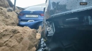Три автомобиля провалились под землю из-за сильного ливня в Татарстане