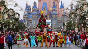 Марш весёлых ребят - парад мультгероев Диснея в Диснейленде