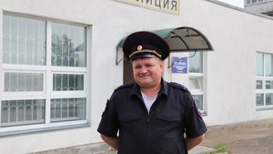 Псковский полицейский помог мужчине выбраться из задымленной квартиры в городе Пыталово