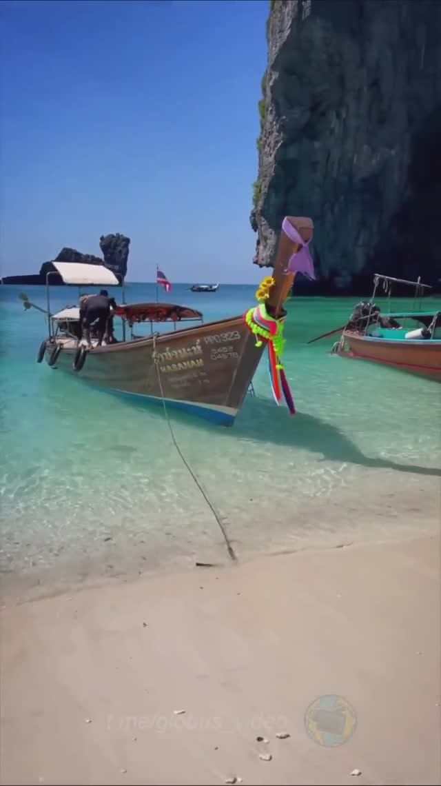 Таиланде, Залив Нуи. Скалистая уединённая бухта в западной части острова Пхи-Пхи. смотреть онлайн