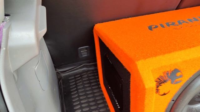 Обзор активного сабвуфера DL Audio Piranha 15A Orange V.2 смотреть онлайн